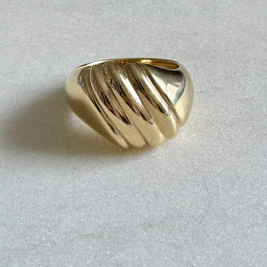 STUNNING 18ct HEAVY bombe domed profile ring - statemement piece!