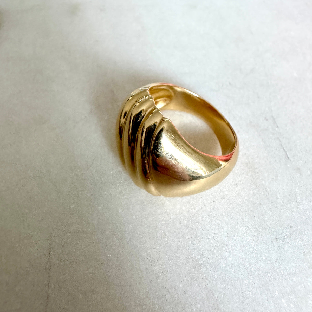STUNNING 18ct HEAVY bombe domed profile ring - statemement piece!