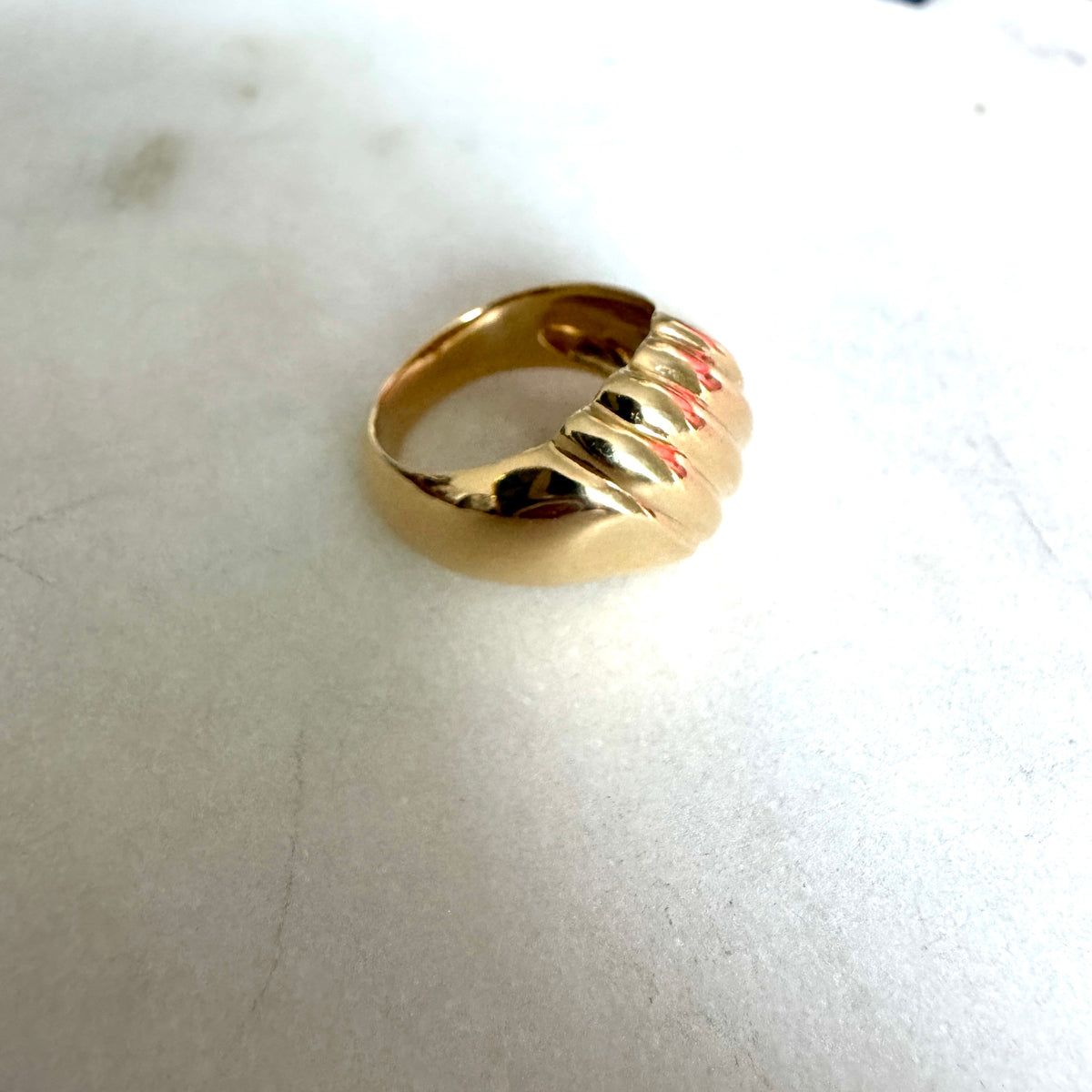 STUNNING 18ct HEAVY bombe domed profile ring - statemement piece!