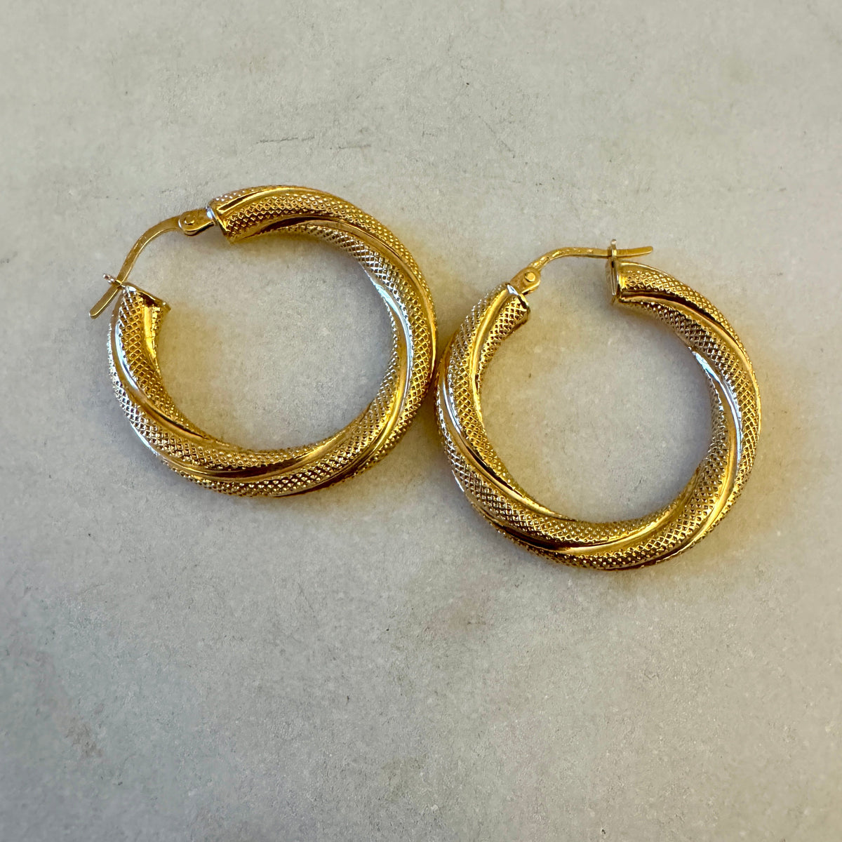 Unoaerre 9ct large mesh design hoops with UK Birmingham hallmarks - so good!