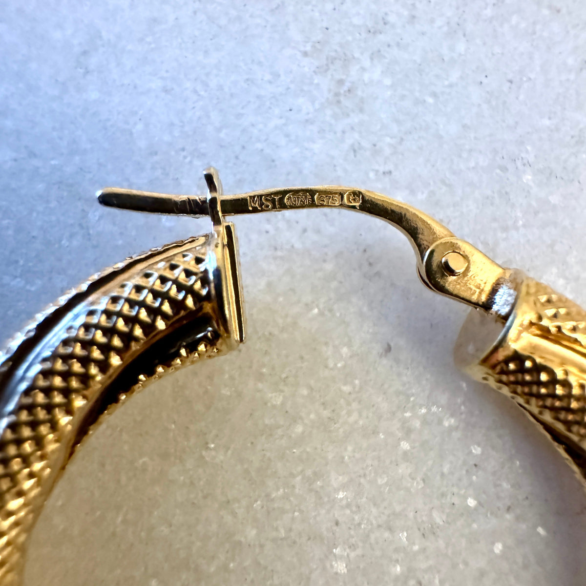 Unoaerre 9ct large mesh design hoops with UK Birmingham hallmarks - so good!