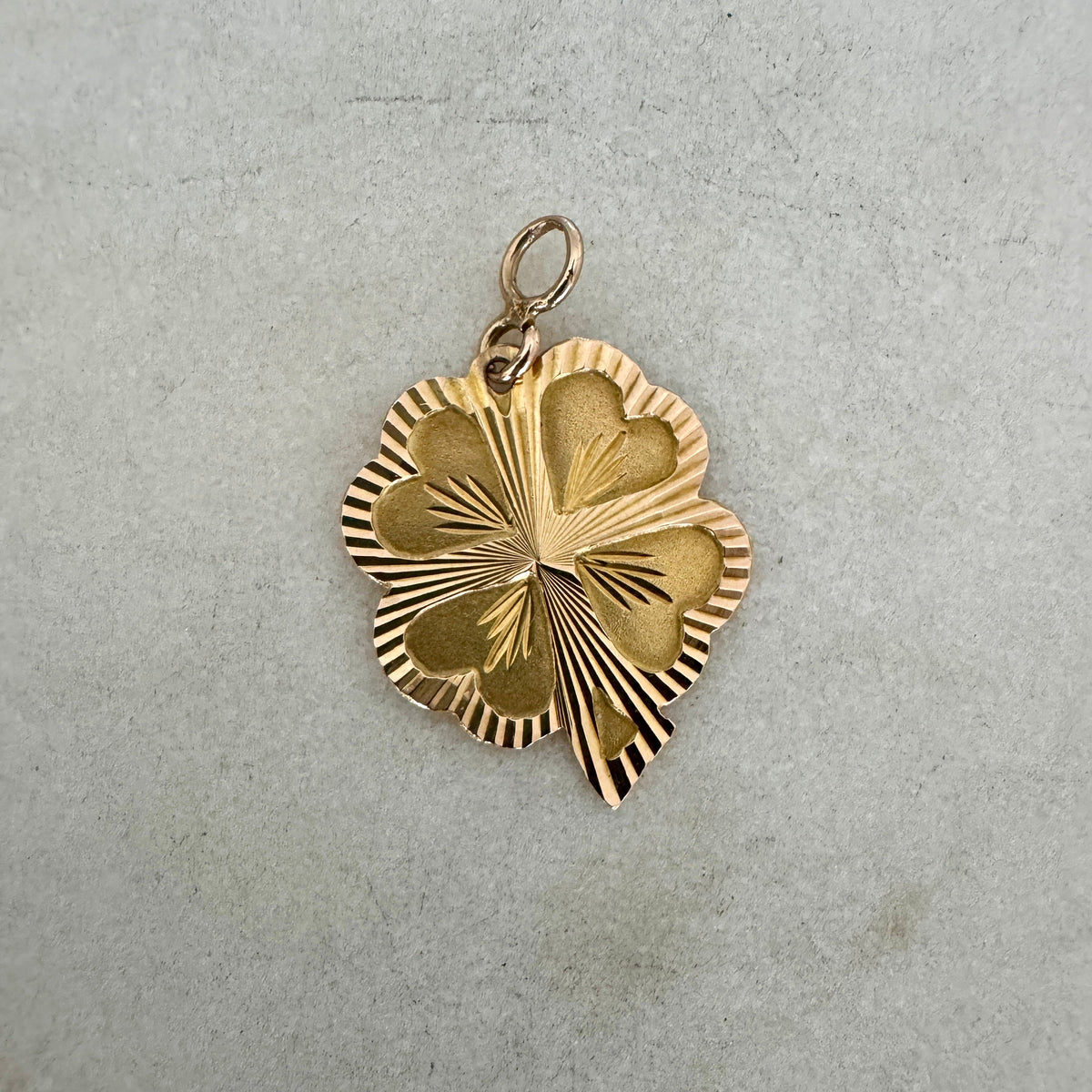 Vintage 14ct LUCKY engine turned 4 leaf clover pendant