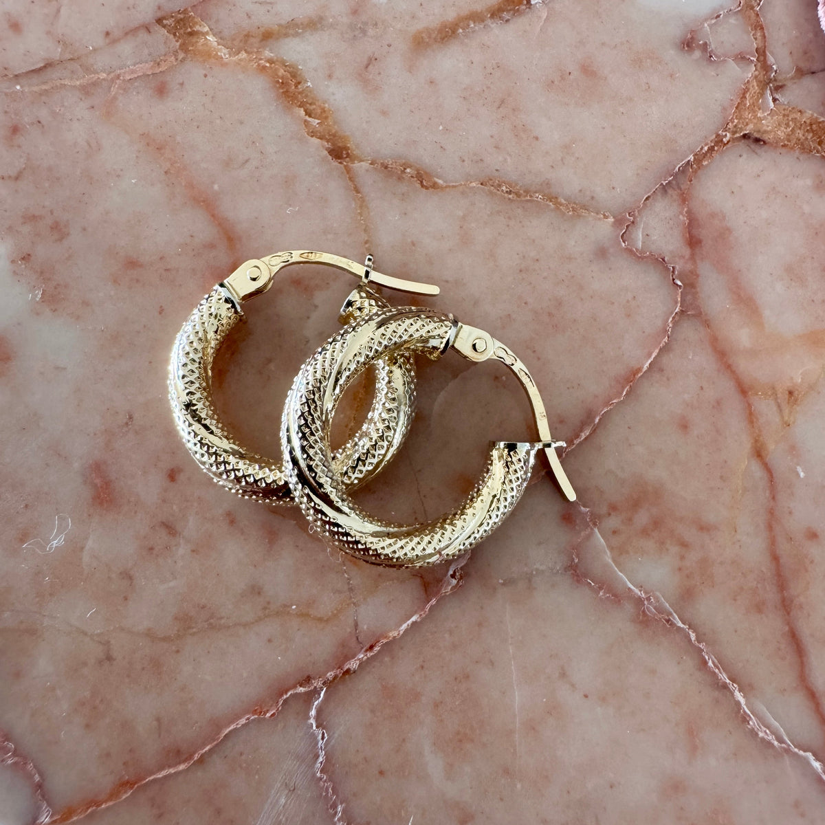 Small 9ct gold Unoaerre mesh style hoops - so pretty