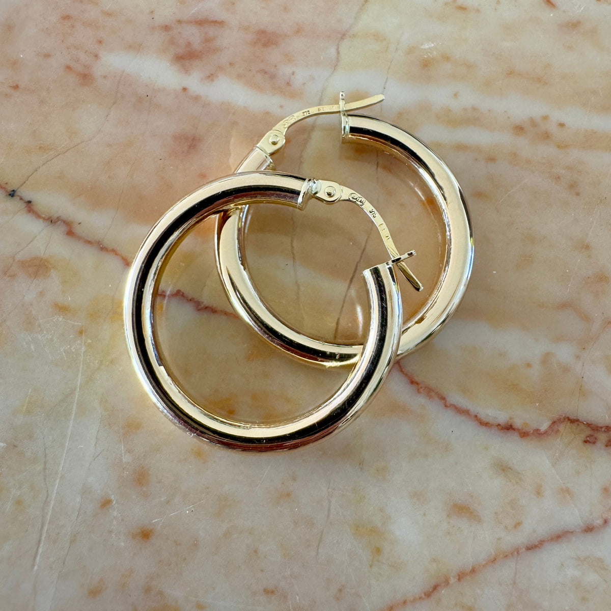 Vintage 9ct Unoaerre hoops - great medium size!