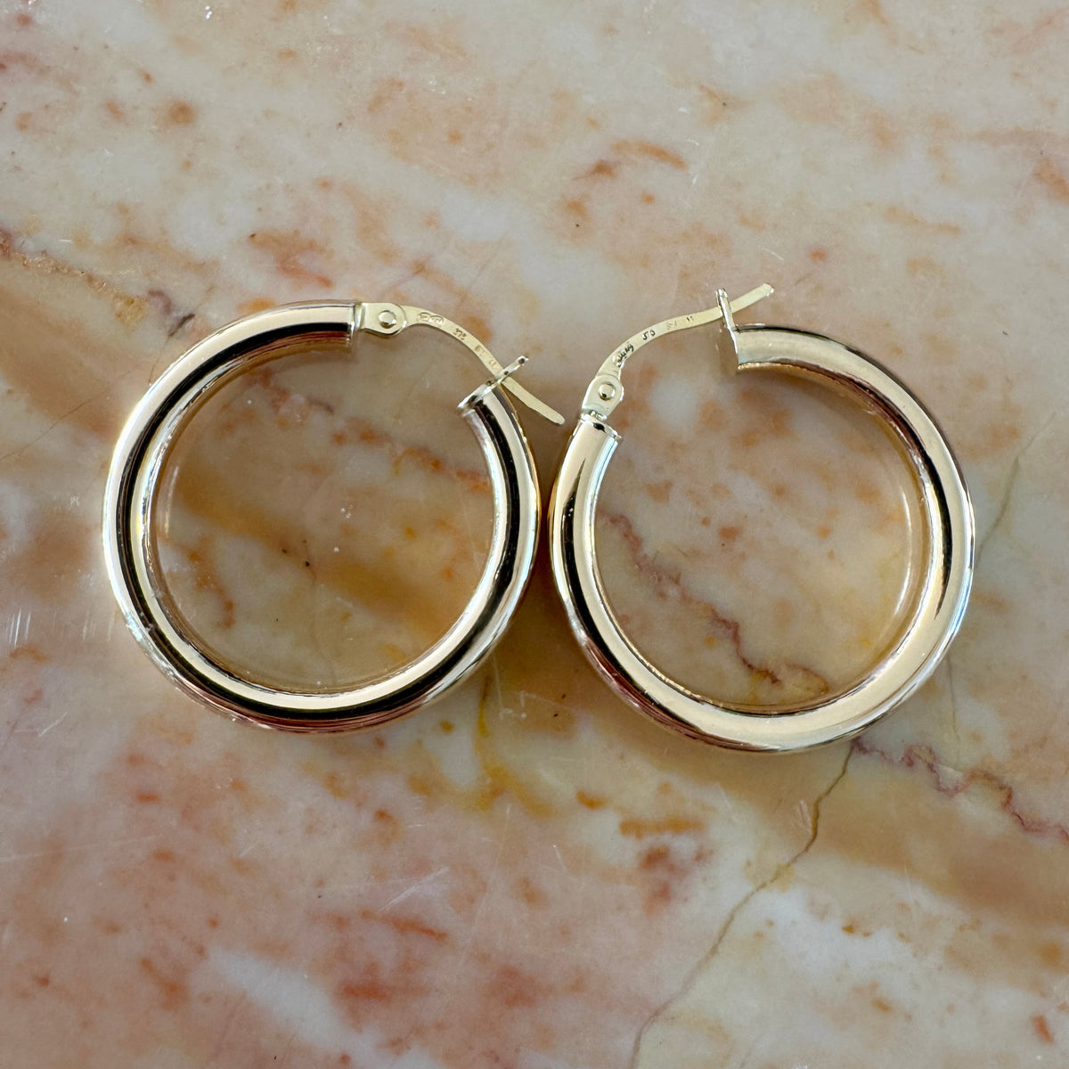 Vintage 9ct Unoaerre hoops - great medium size!