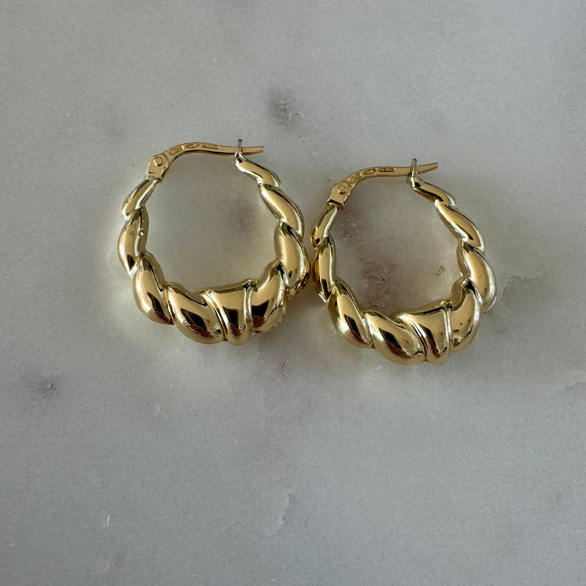 Vintage 18ct Unoaerre croissant hoops!