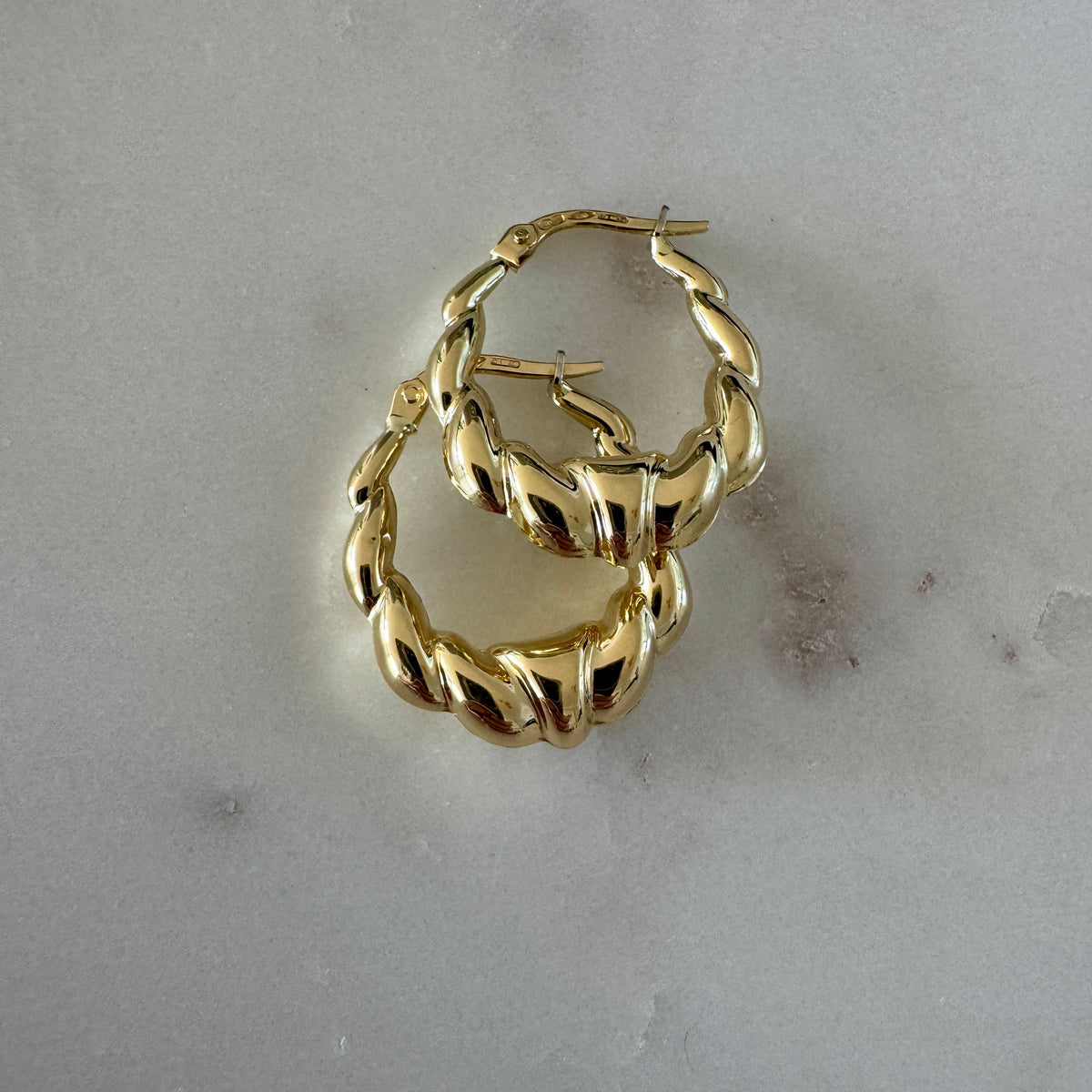 Vintage 18ct Unoaerre croissant hoops!
