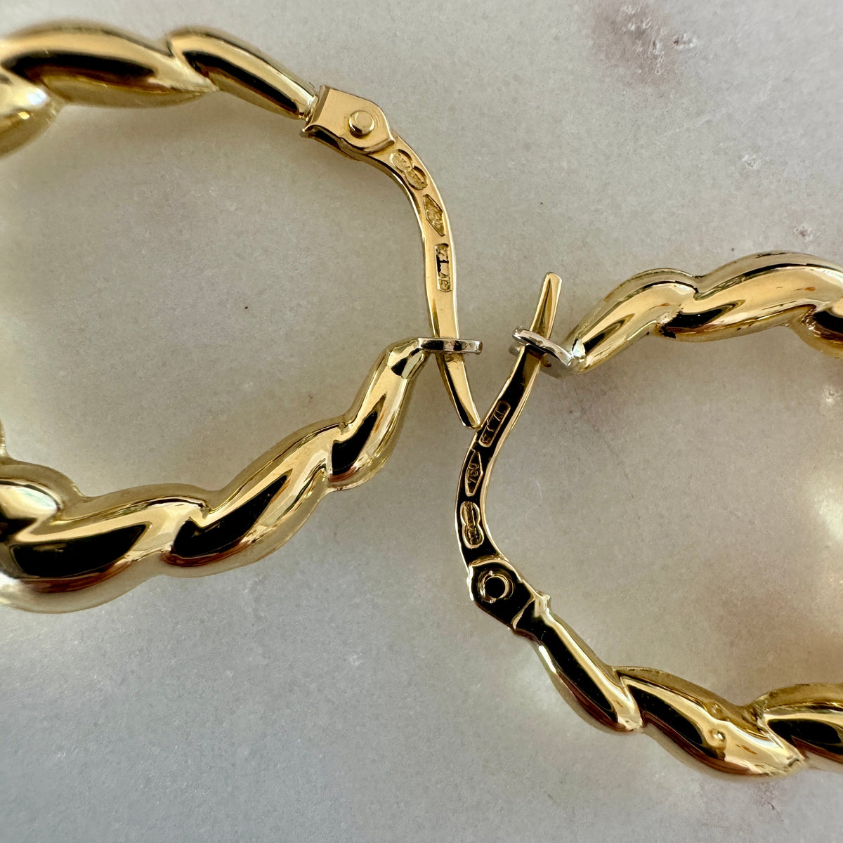 Vintage 18ct Unoaerre croissant hoops!
