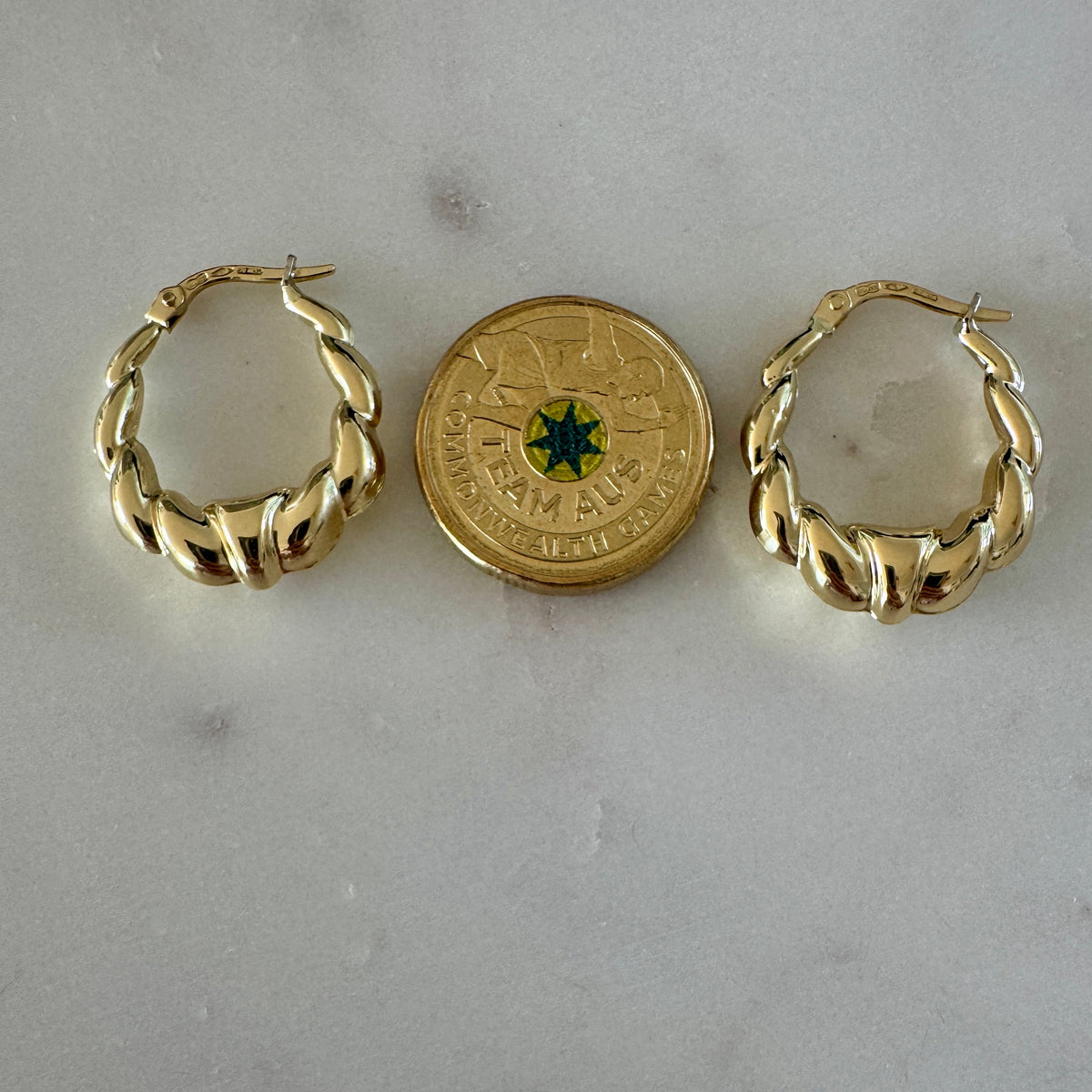 Vintage 18ct Unoaerre croissant hoops!