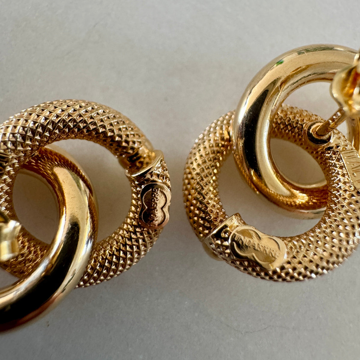 SHOW STOPPERS! 9ct gold Unoaerre double twist studs