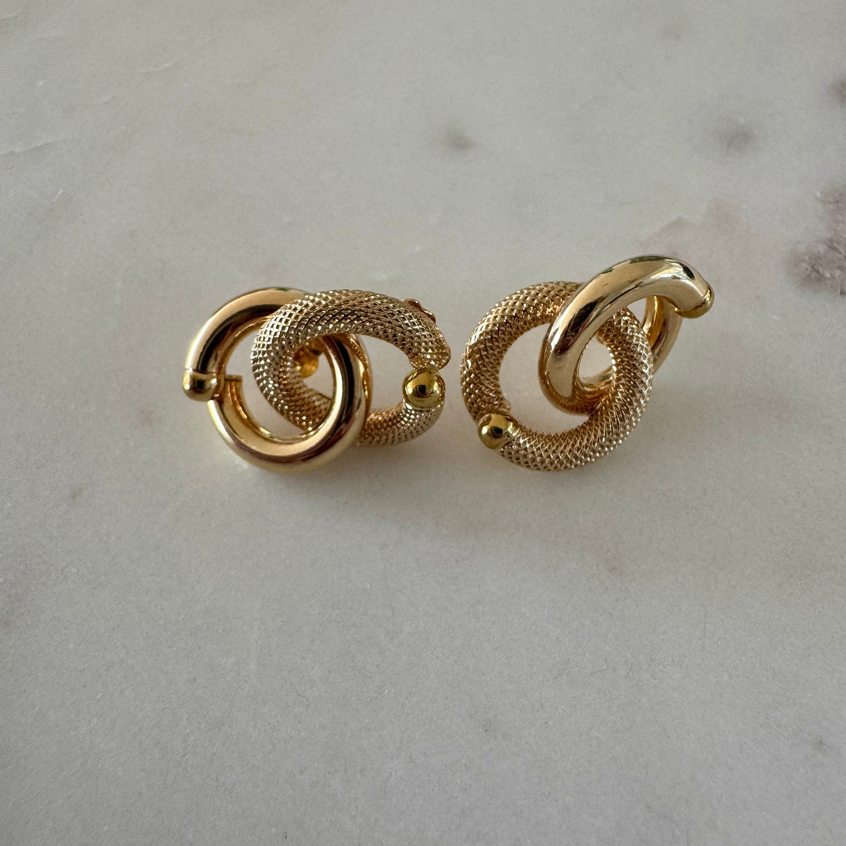 SHOW STOPPERS! 9ct gold Unoaerre double twist studs
