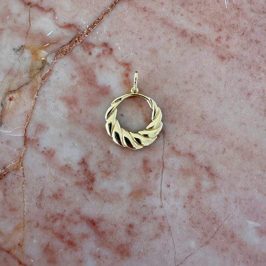 Fine 9ct croissant style pendant - a sweet little addition to your necklace