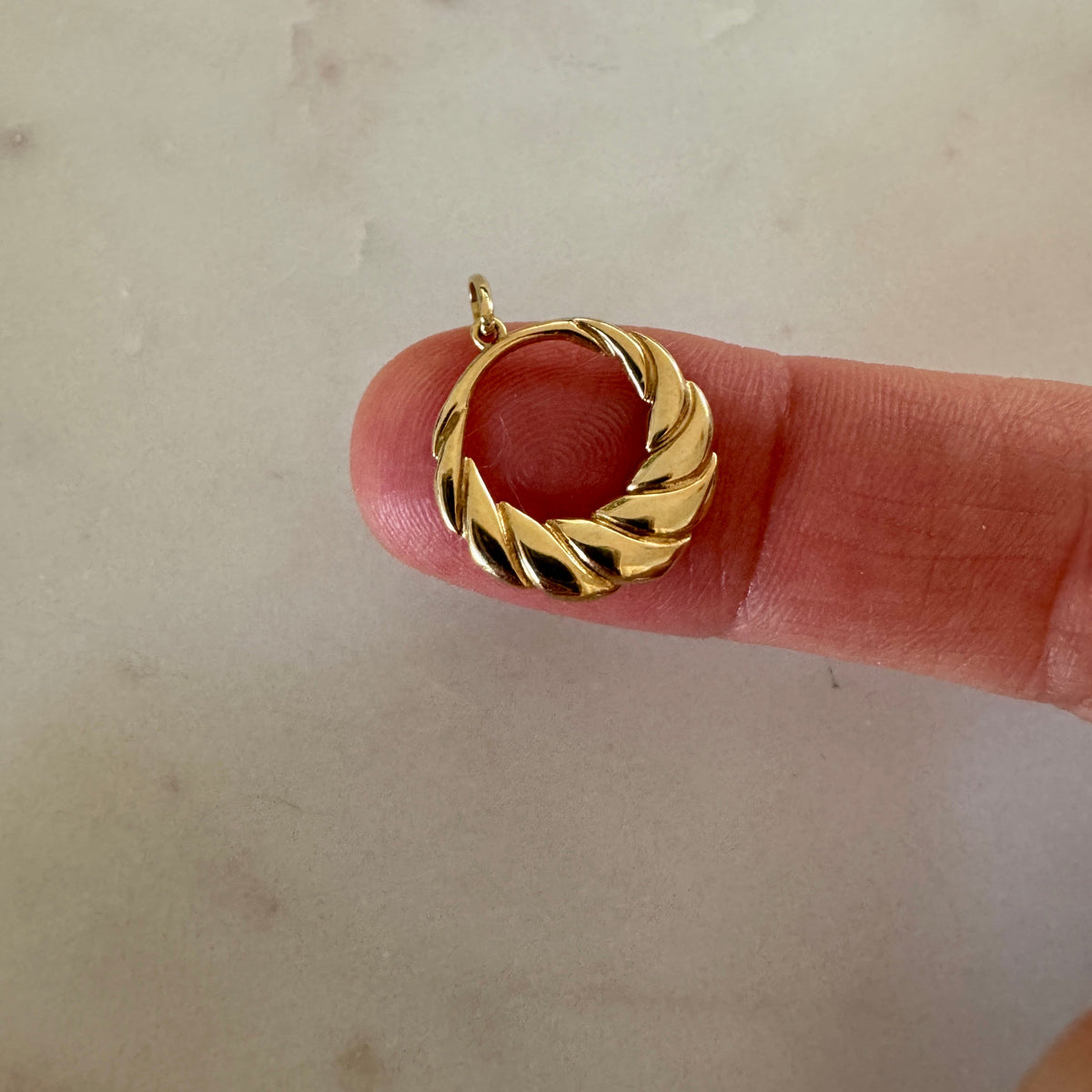 Fine 9ct croissant style pendant - a sweet little addition to your necklace