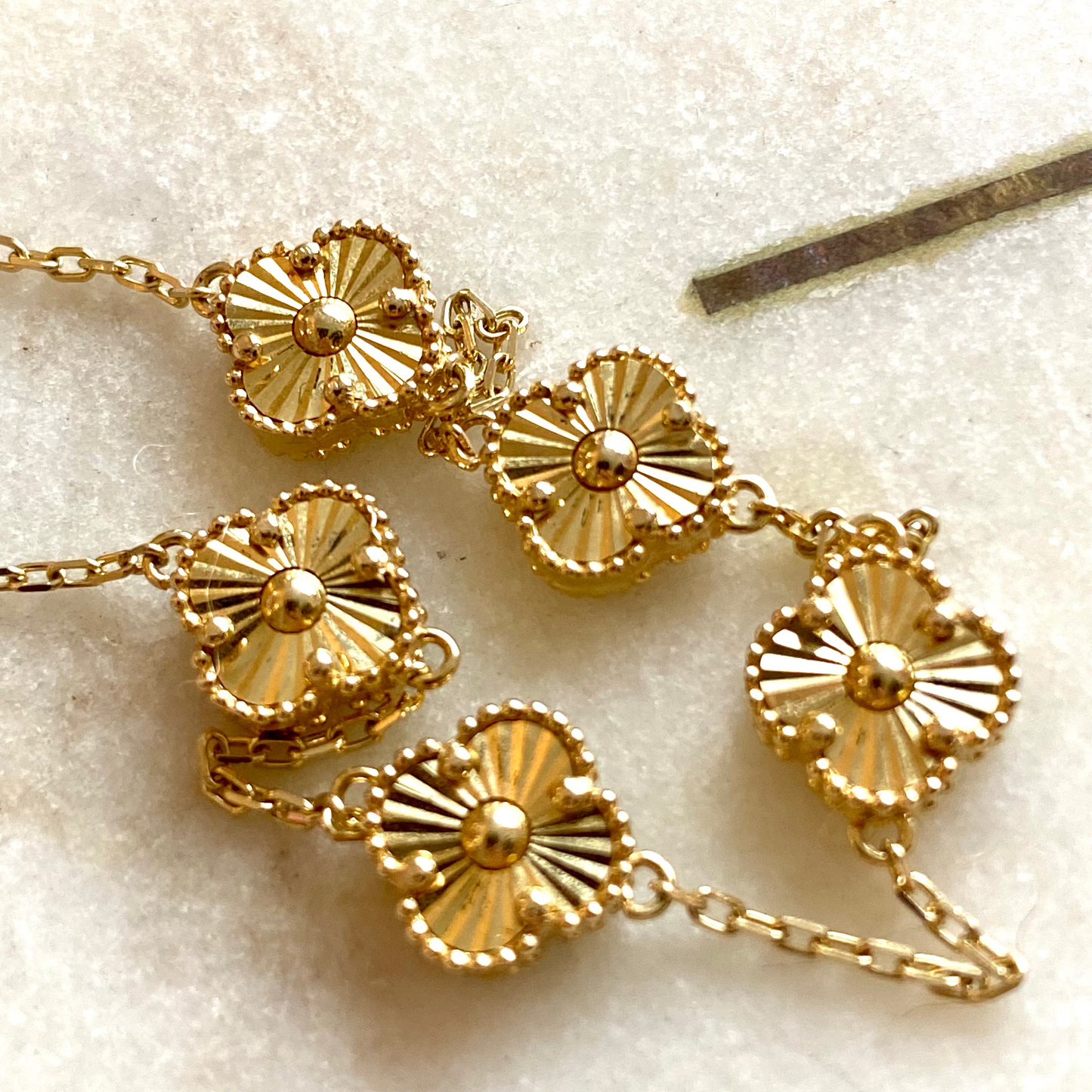 SOLD   18ct clover design bracelet - stunning!