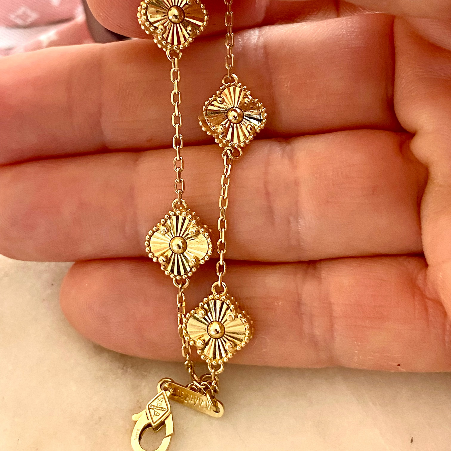 SOLD   18ct clover design bracelet - stunning!
