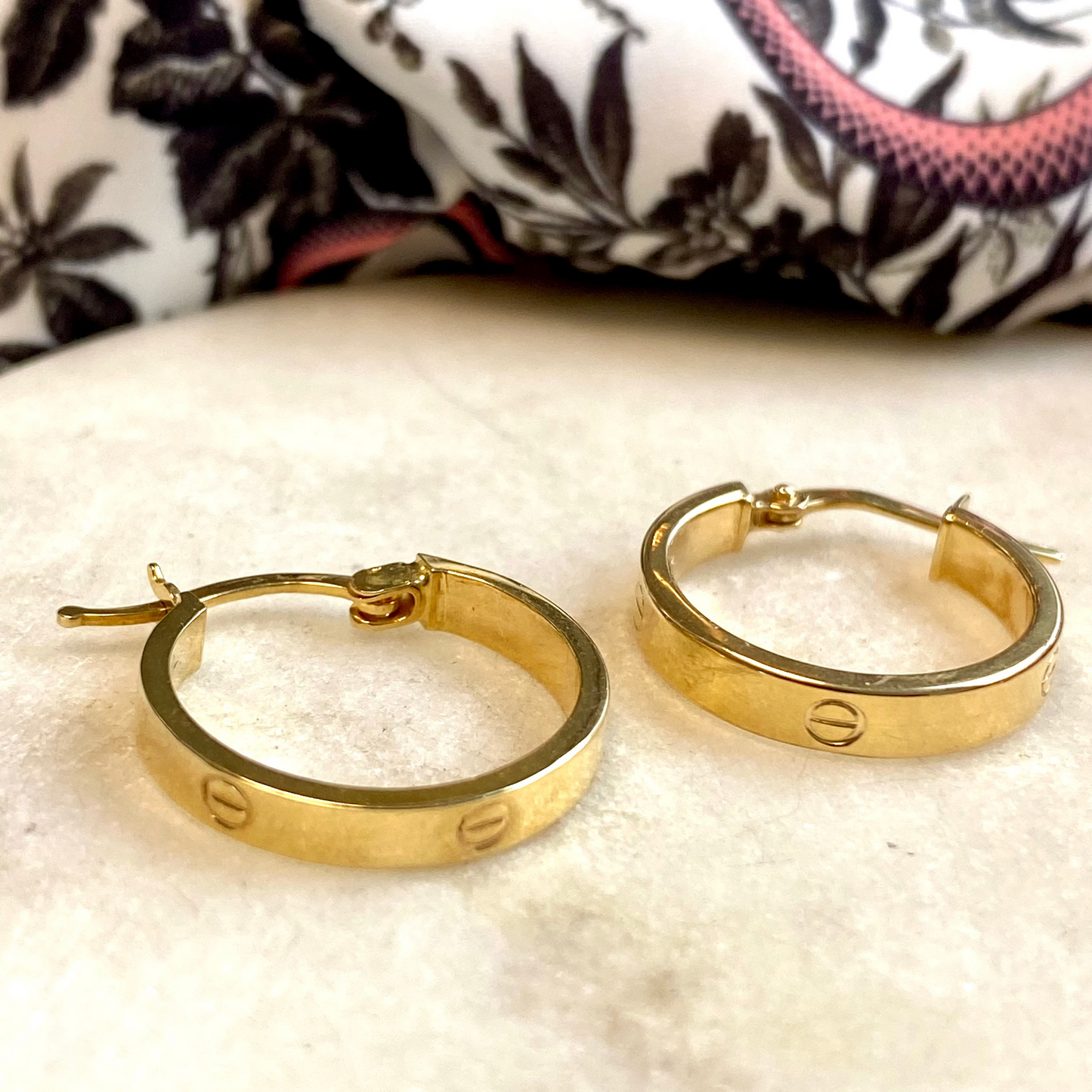 Sold - Vintage 18ct gold screw-pattern hollow hoop earrings