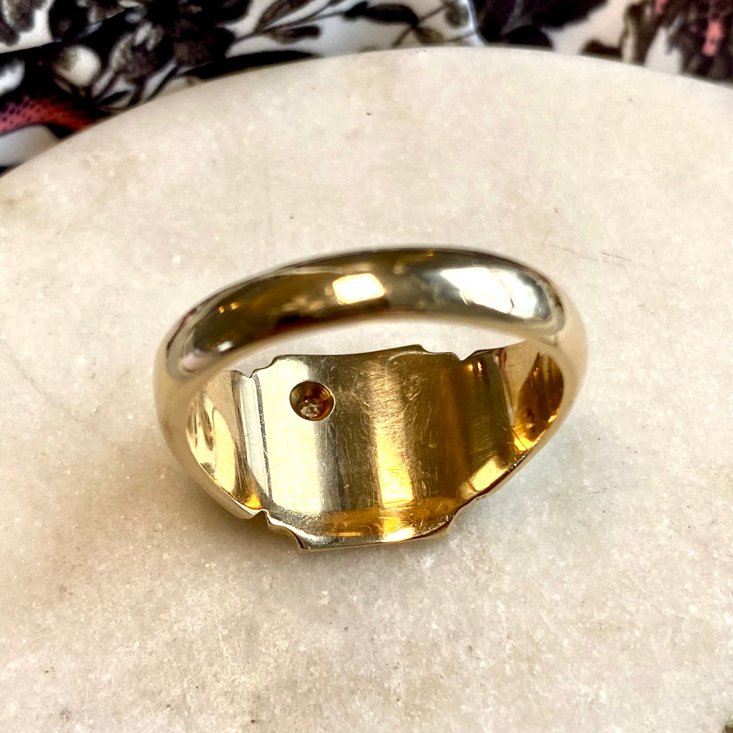 SOLD  Stunning 9ct gold signet ring with diamond feature
