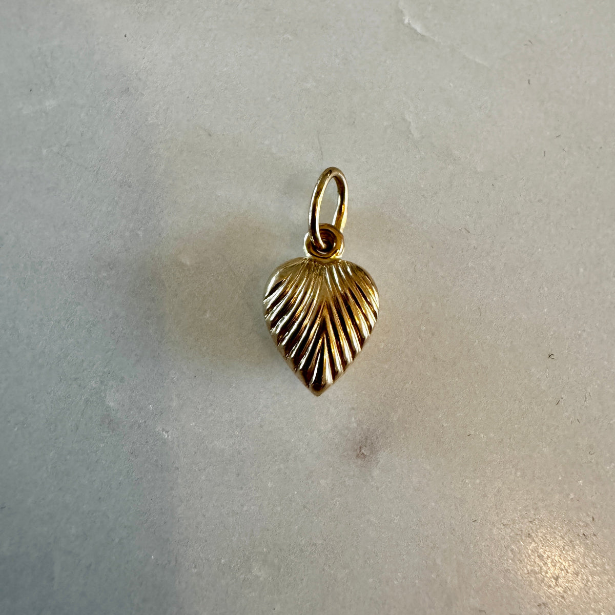 Small sunray 9ct puffy heart pendant