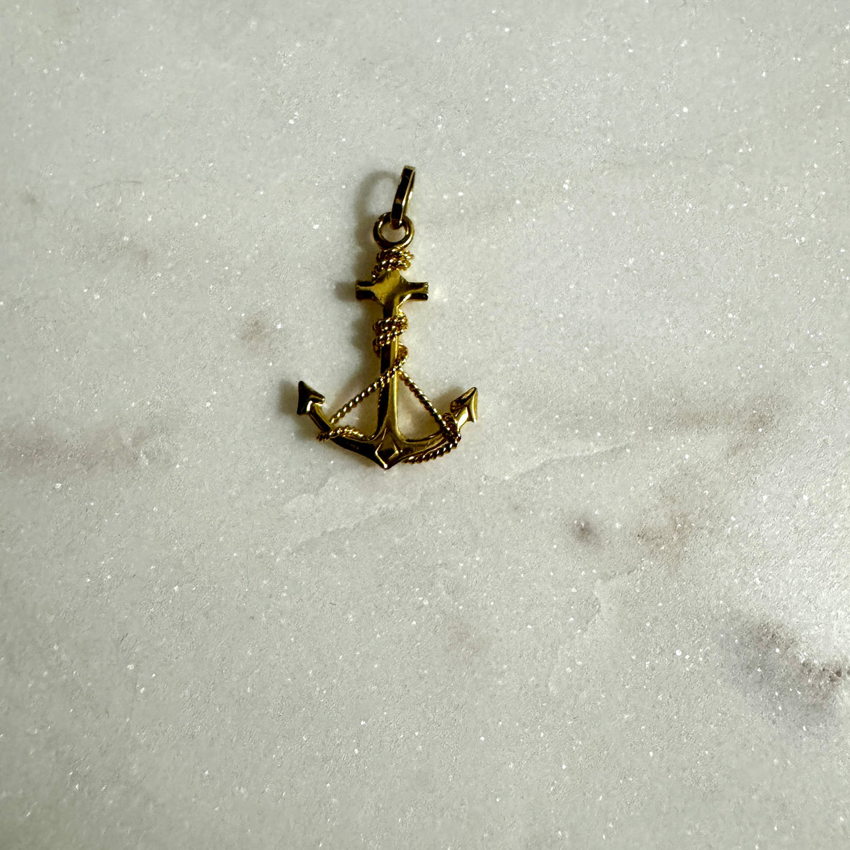 9ct little anchor pendant - delicate yet detailed