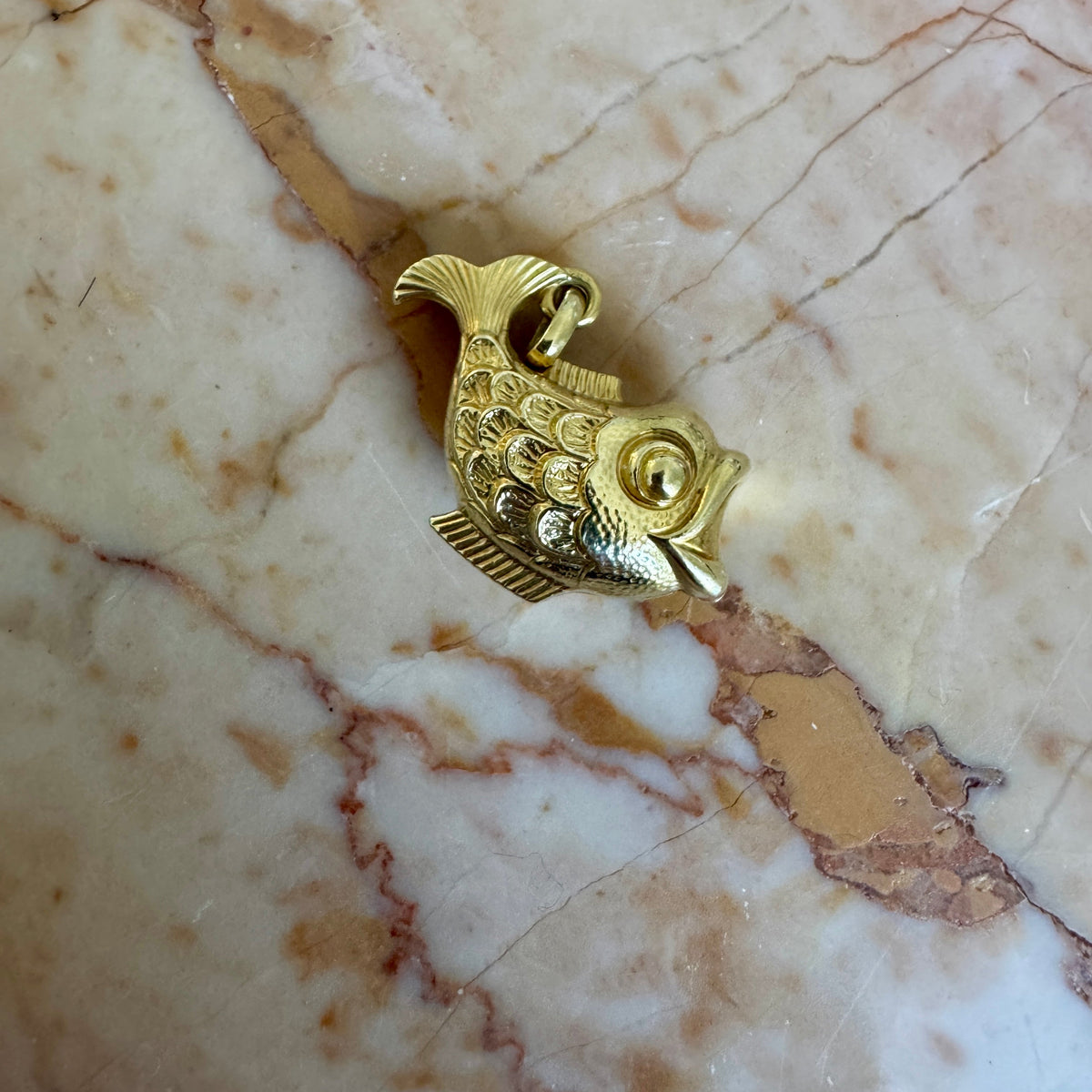 Vintage 14ct PUFFY fish pendant - this one is very special!!