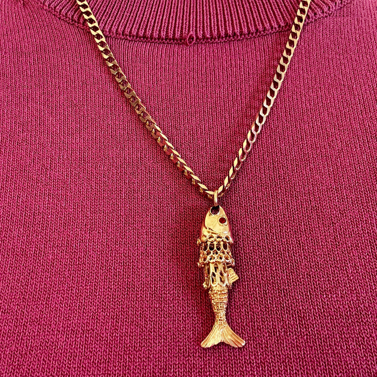 9ct 'old gold' articulated fish - full British hallmarks with garnet eyes! Collectable!