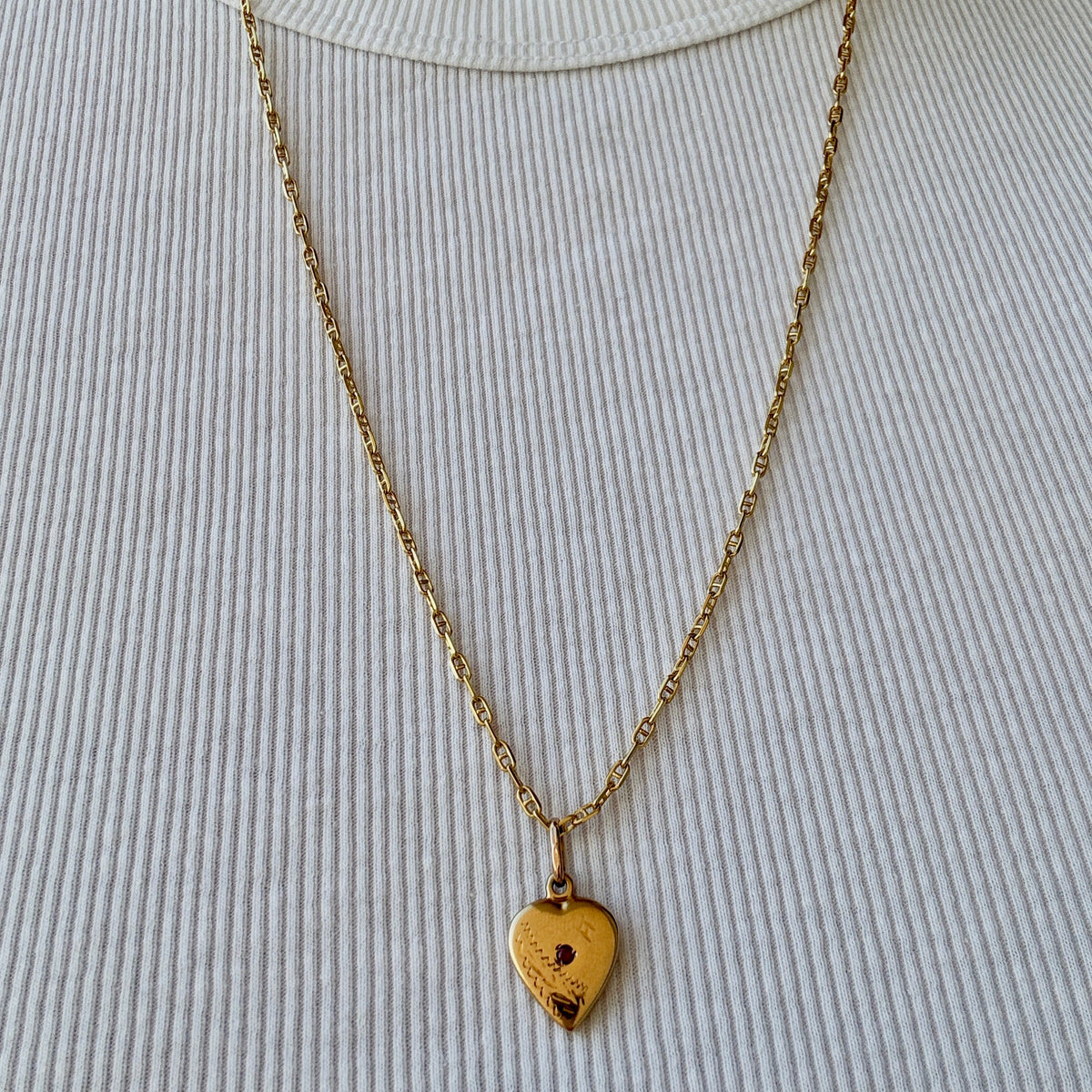 9ct Unoaerre puffy heart pendant with red stone - beautiful old gold rosy colour!