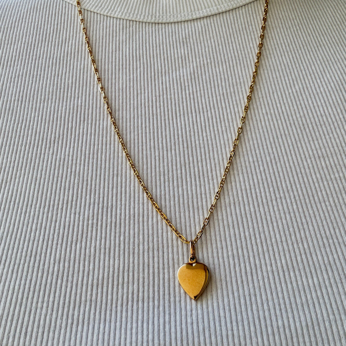 9ct Unoaerre puffy heart pendant with red stone - beautiful old gold rosy colour!