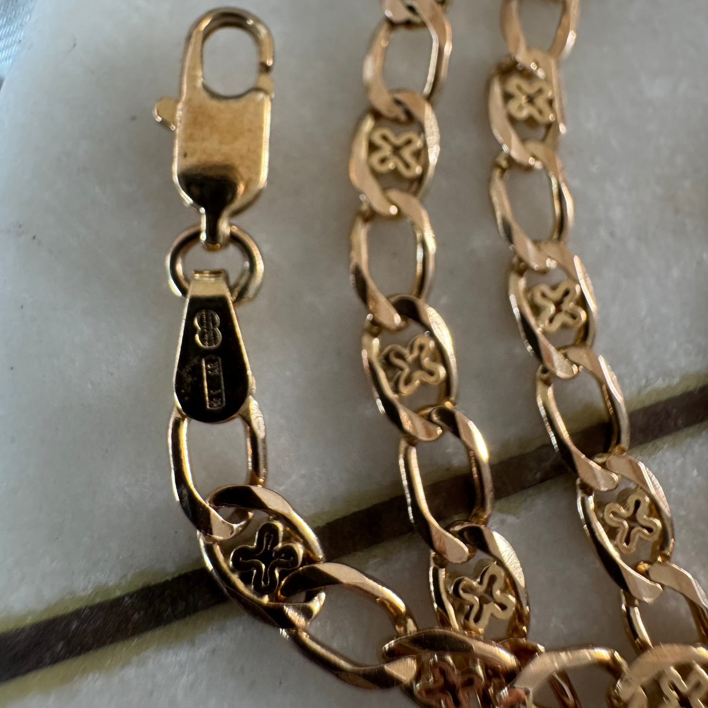 Stand out piece! Vintage 9ct Unoaerre necklace - perfect stacker