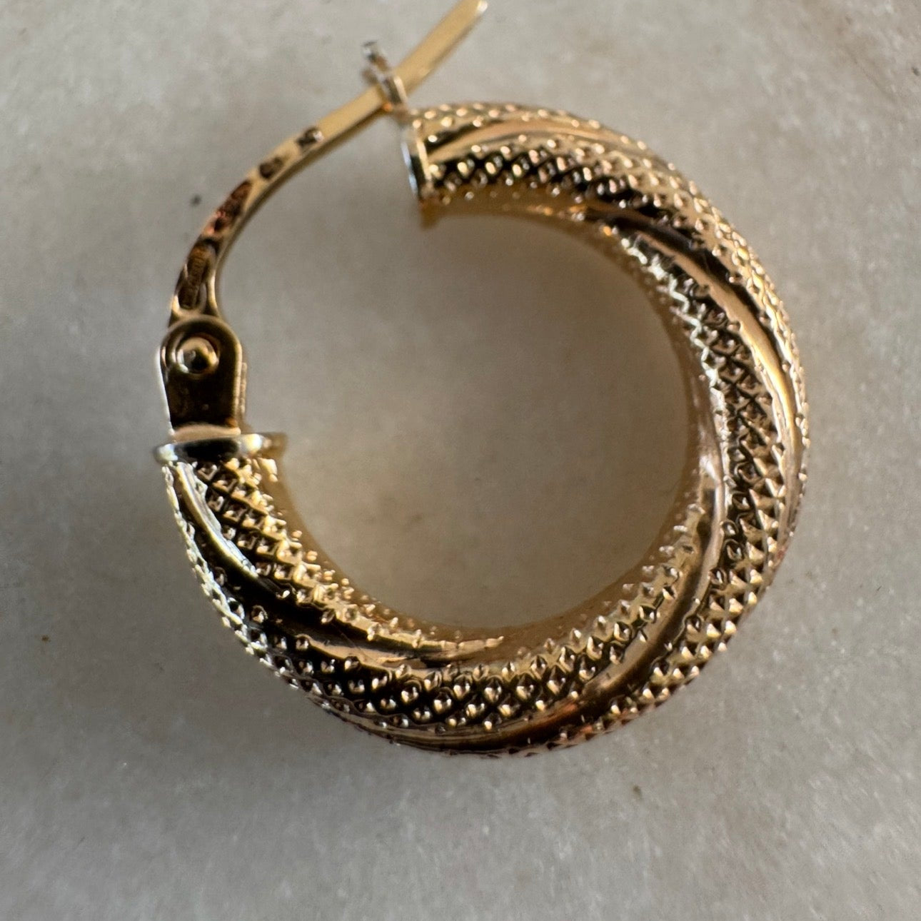 Vintage Italian 9ct gold Unoaerre mini dotted hoop earrings - pale yellow gold