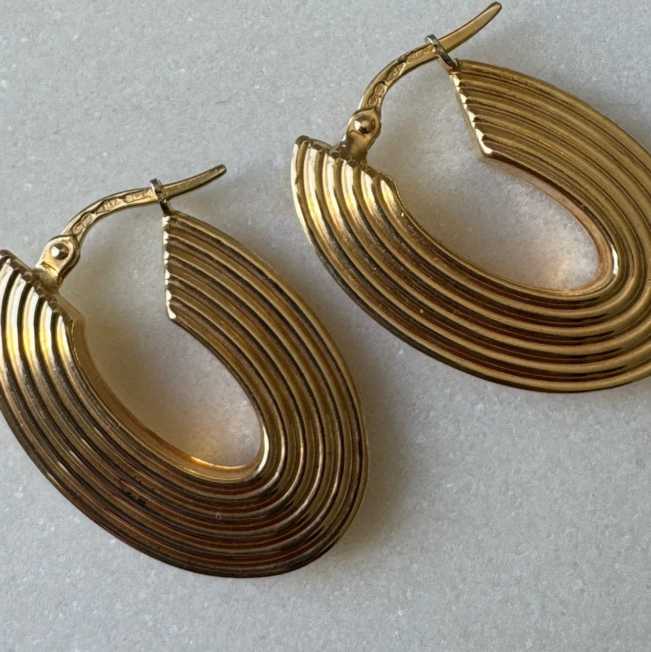 Fantastic vintage Unoaerre geometric hoop earrings