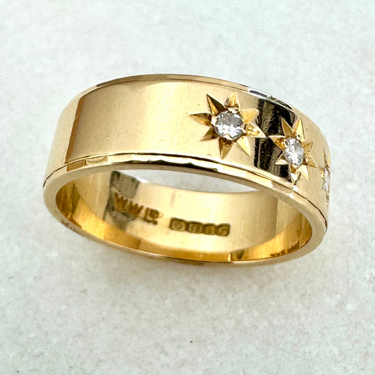 Vintage 18ct British low profile starburst ring with 3 diamonds
