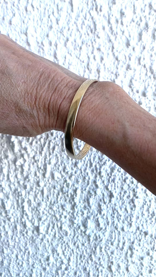 Sold - Vintage 9ct yellow gold oval bangle